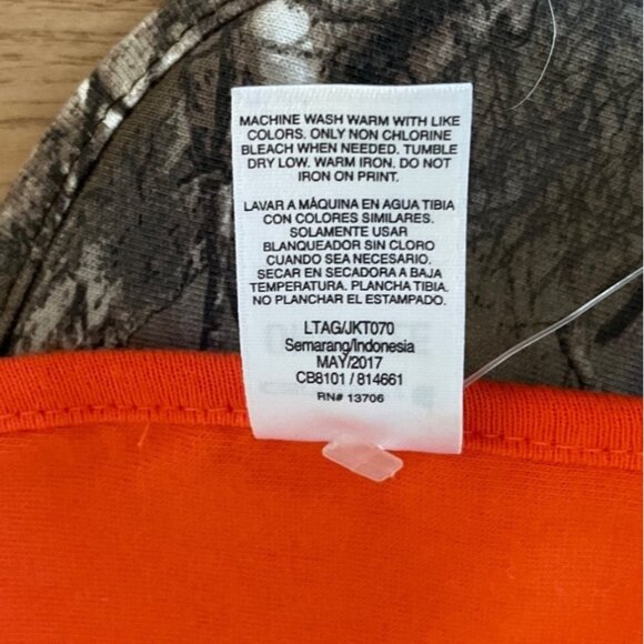 Carhartt Baby Food Bibs My First Hunting Buddy and Camo Print Set of 2 New w Tag - Picture 4 of 6